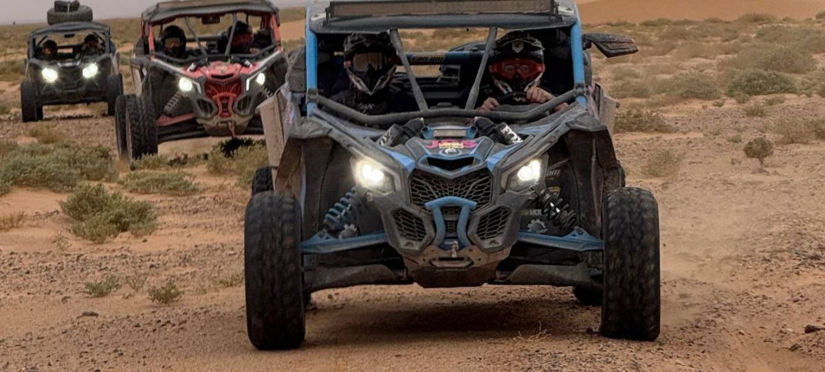 buggy groupe en excursion désert