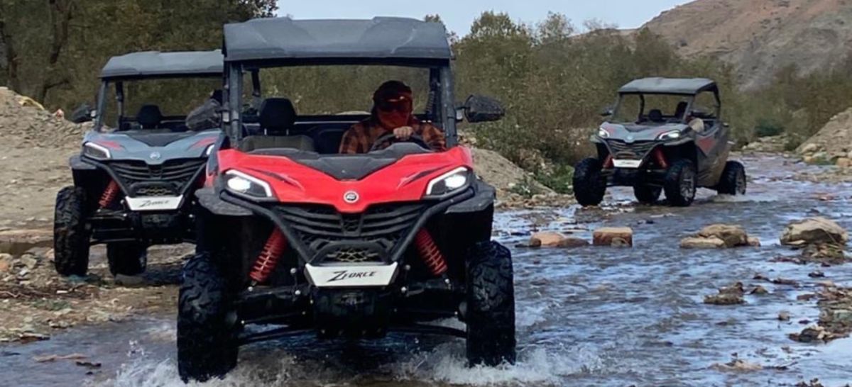 buggy groupe en excursion désert